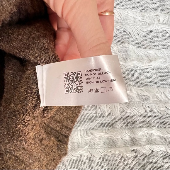 Cider Women’s Size M Wool Alpaca Brown Pear Sweater Vest V Neck Collegiate Tank - Picture 7 of 11